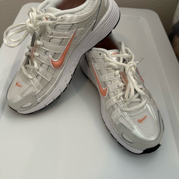 Nike Shoes - Nike White and Orange Sneakers Y5 (women’s 6.5/7) NWOT